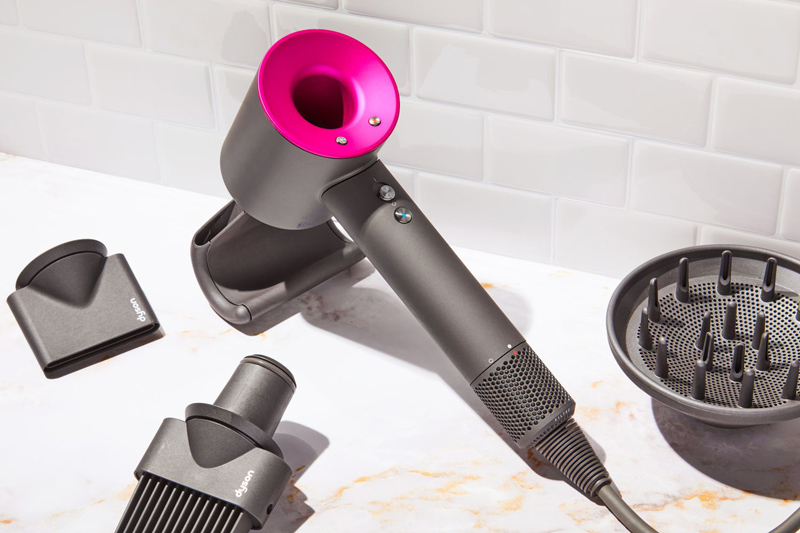 Сушка волос феном Dyson